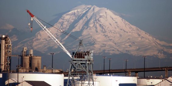 Image of the port of Tacoma with Mt. Rainier in the background