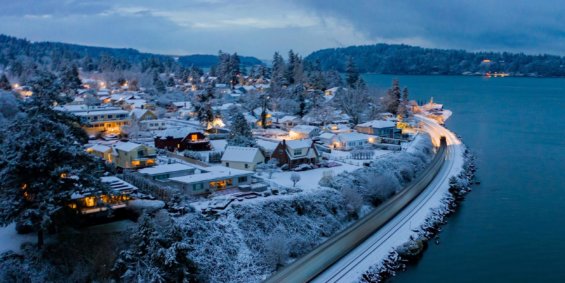 A snowy covered neighborhood in Tacoma